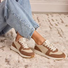 Womens TRVL LITE Retro Runner Sneaker Water Repellent Brown Sugar